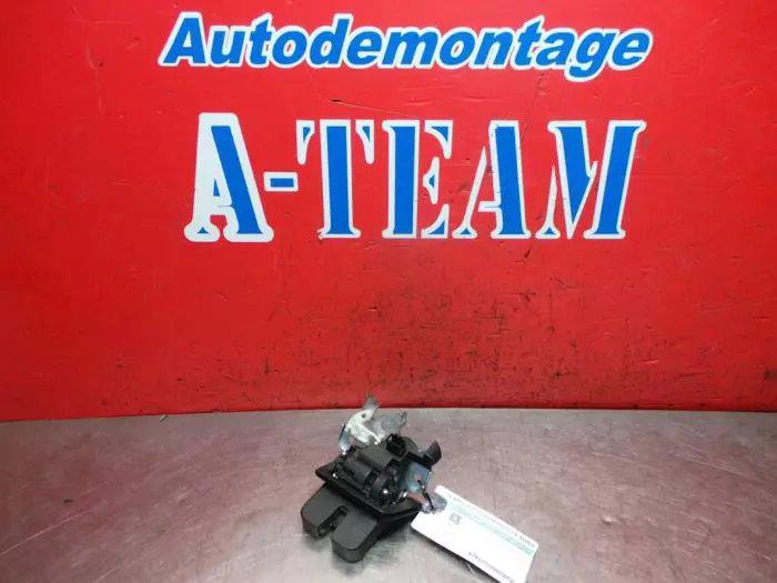 Tailgate lock mechanism Audi A3
