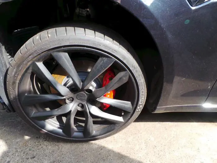 Wheel + tyre Tesla Model S