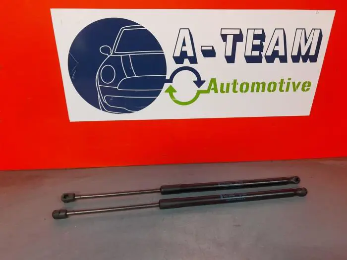 Set of tailgate gas struts Ford Focus
