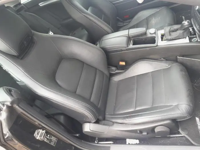 Front seatbelt, left Mercedes E-Klasse