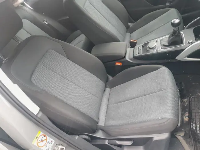 Seat, right Audi Q2
