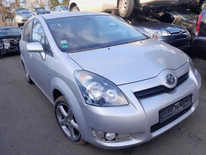 Knuckle, front right Toyota Corolla Verso