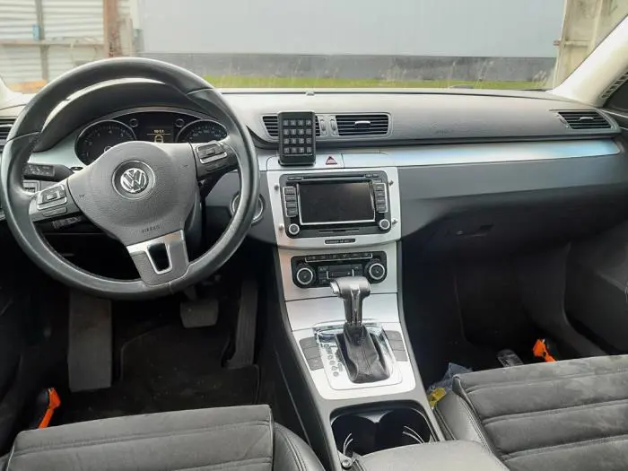 Front seatbelt, left Volkswagen Passat