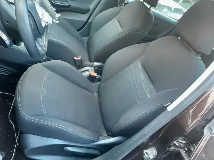 Front seatbelt, left Peugeot 208