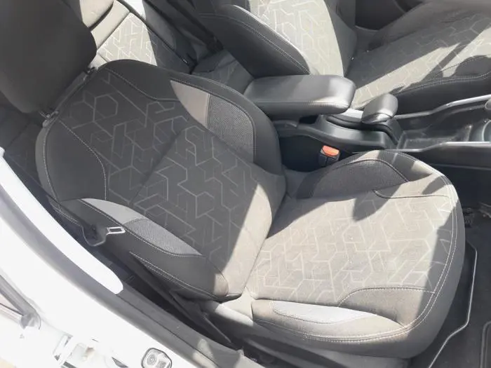 Seat, right Peugeot 2008