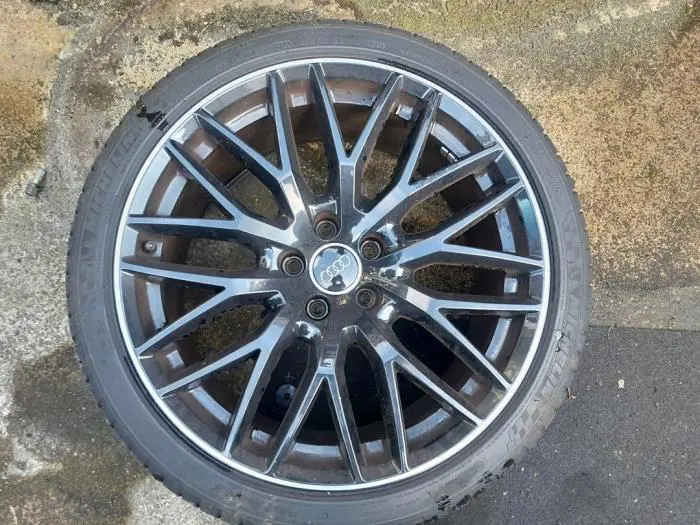 Wheel + tyre Audi A5