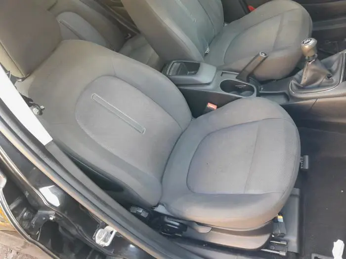 Front seatbelt, left Fiat Bravo
