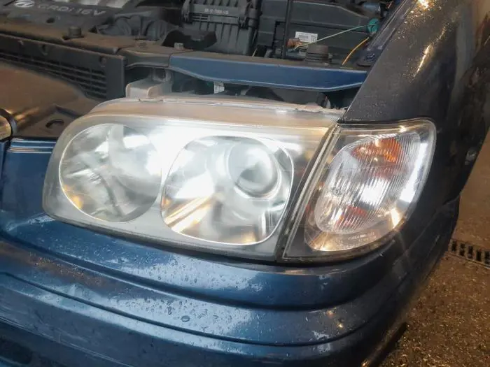 Headlight, left Hyundai Trajet