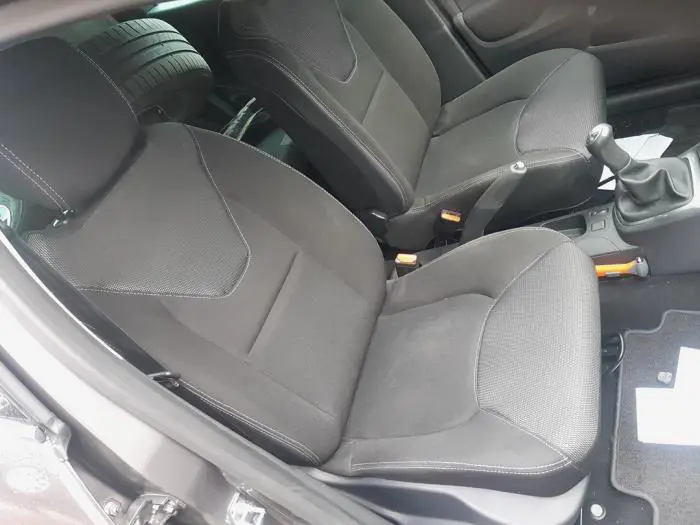 Seat, right Renault Clio