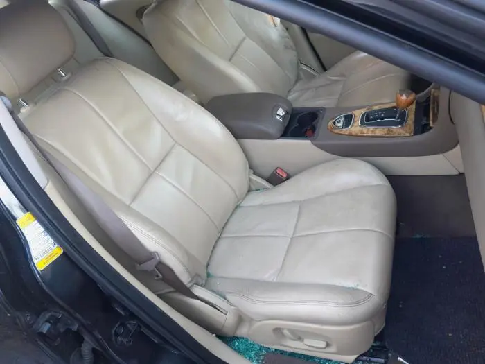 Seat, right Jaguar S-Type