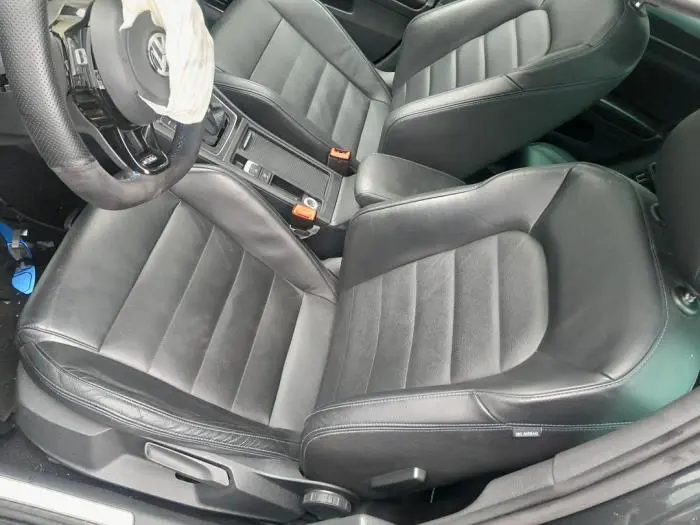 Seat, left Volkswagen Golf