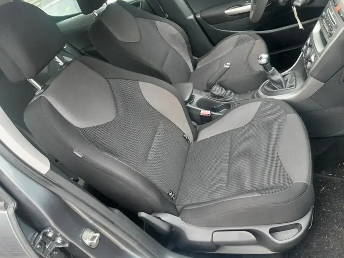 Seat, right Peugeot 308