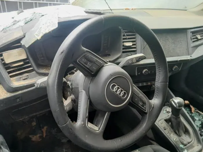 Left airbag (steering wheel) Audi A1