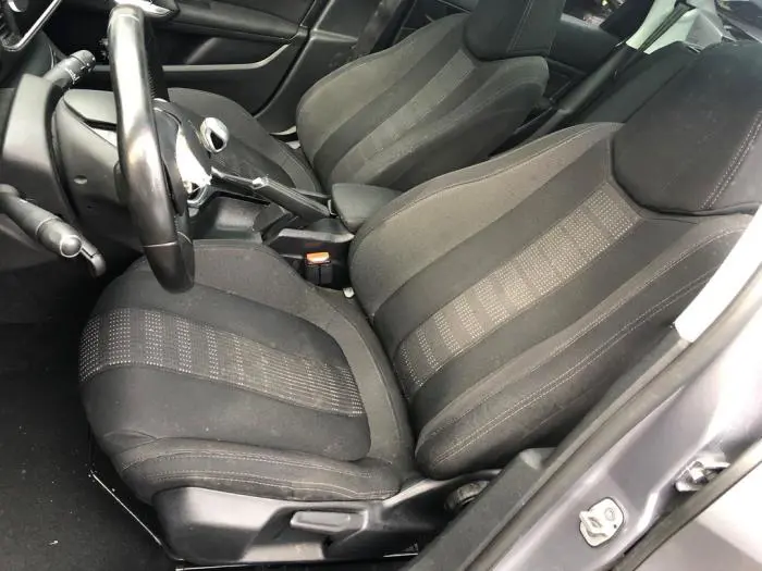 Seat, left Peugeot 308