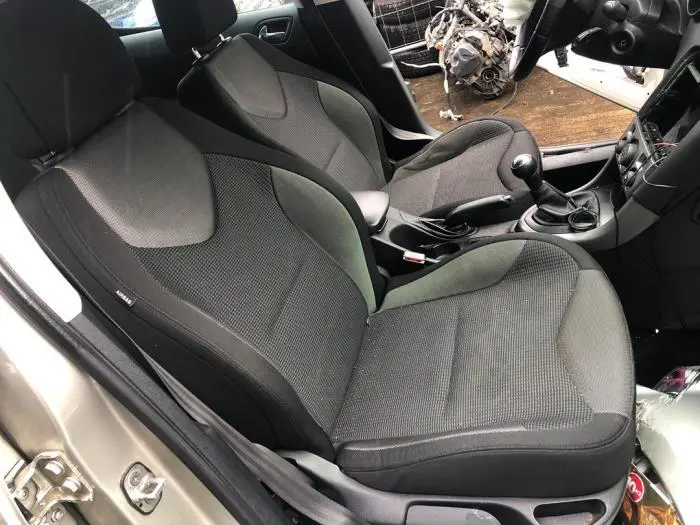 Seat, right Peugeot 308