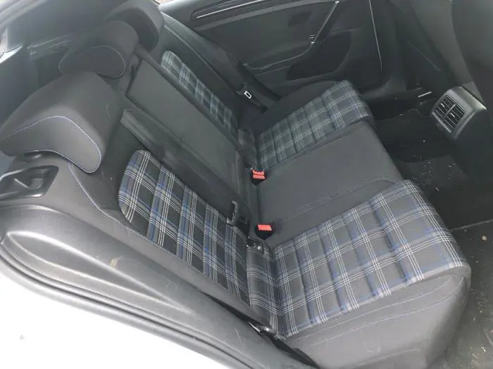 Rear seatbelt, centre Volkswagen Golf