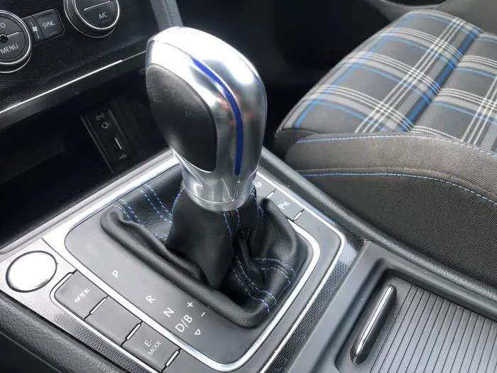 Automatic gear selector Volkswagen Golf
