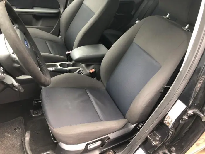 Seat, left Ford Focus