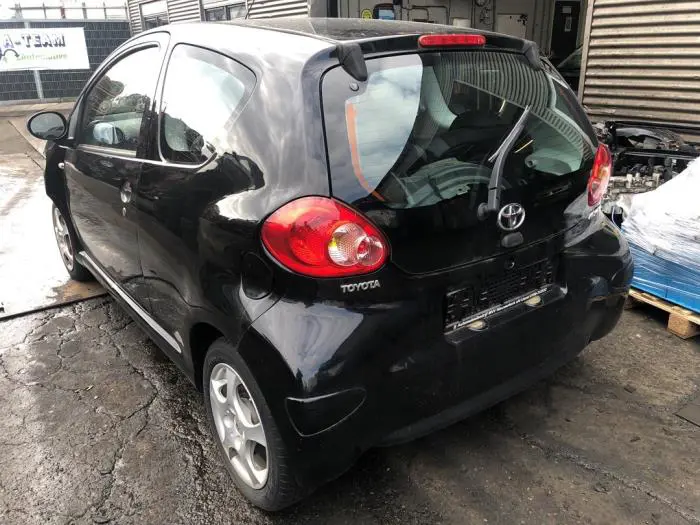 Knuckle, front left Toyota Aygo