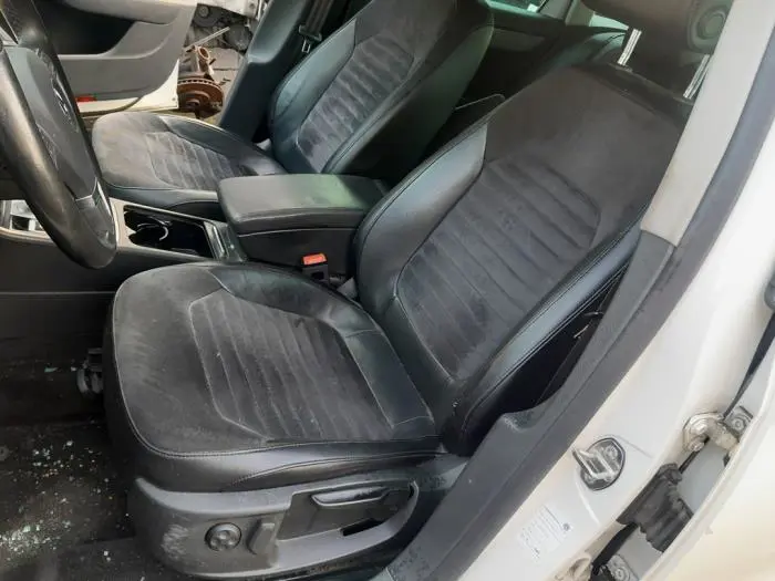 Seat, left Volkswagen Passat