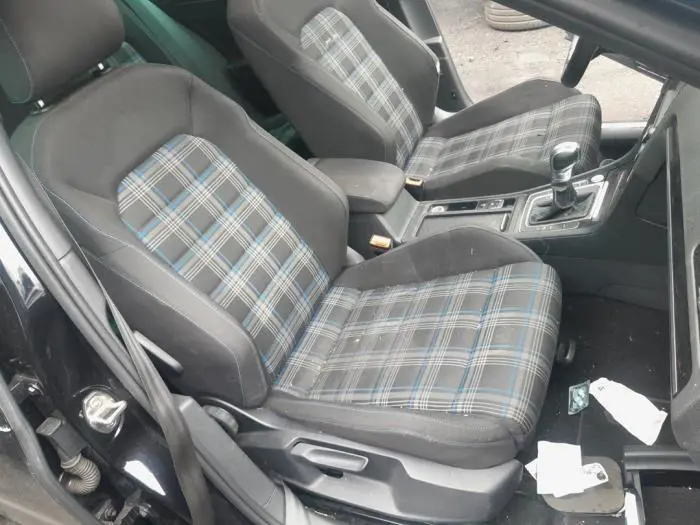 Seat, right Volkswagen Golf