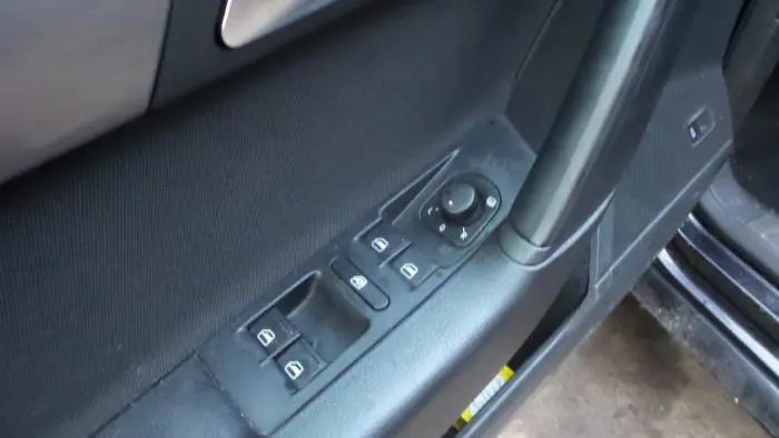 Electric window switch Volkswagen Passat